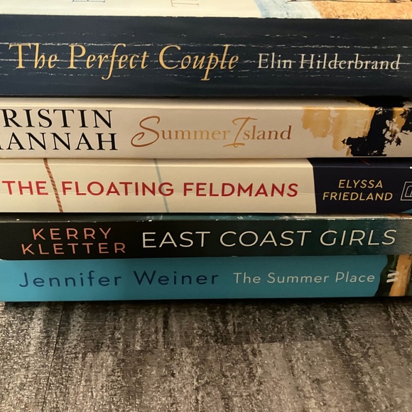 5-pack of vacation-themed paperback books - Picture 1 of 12